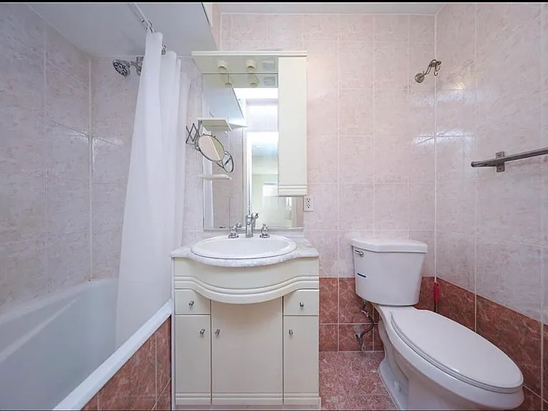 1865 E 13th St #3 — Photo 3