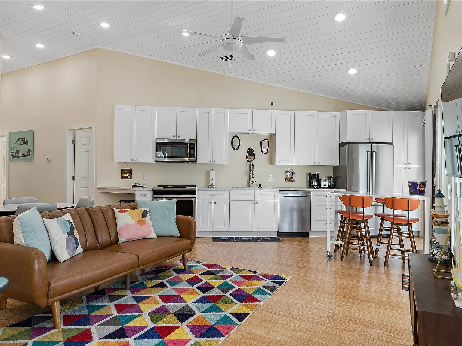 3 bed, $4,200 — Photo 1