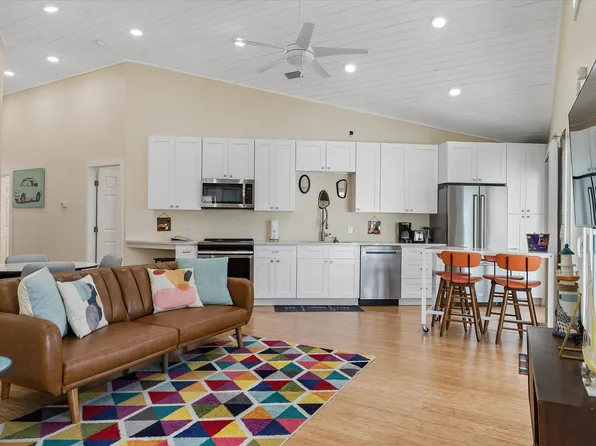 (undisclosed Address), Saint Petersburg, FL 33705