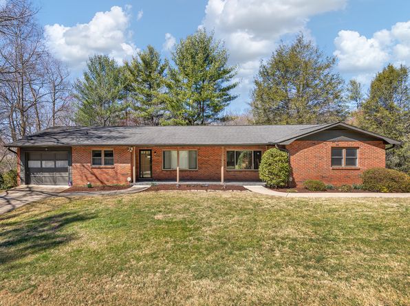 27 Oakdale Dr
