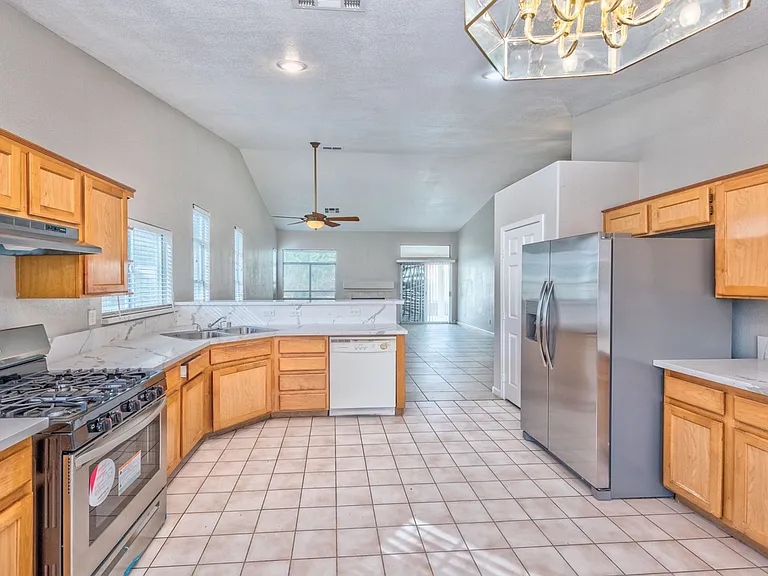 6412 Blacklion Ct — Photo 4