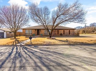 7625 Oak Ridge Dr, North Richland Hills, TX 76182