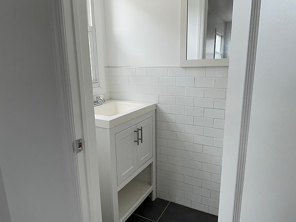 4th image of 367 Bradley Ave Floor 2