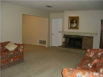 4th image of 2210 Country Club Dr