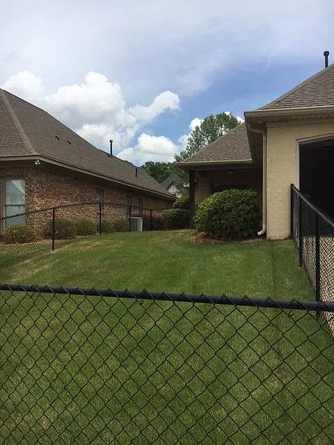 3 bed, 2200 sqft, $2,200 — Photo 2