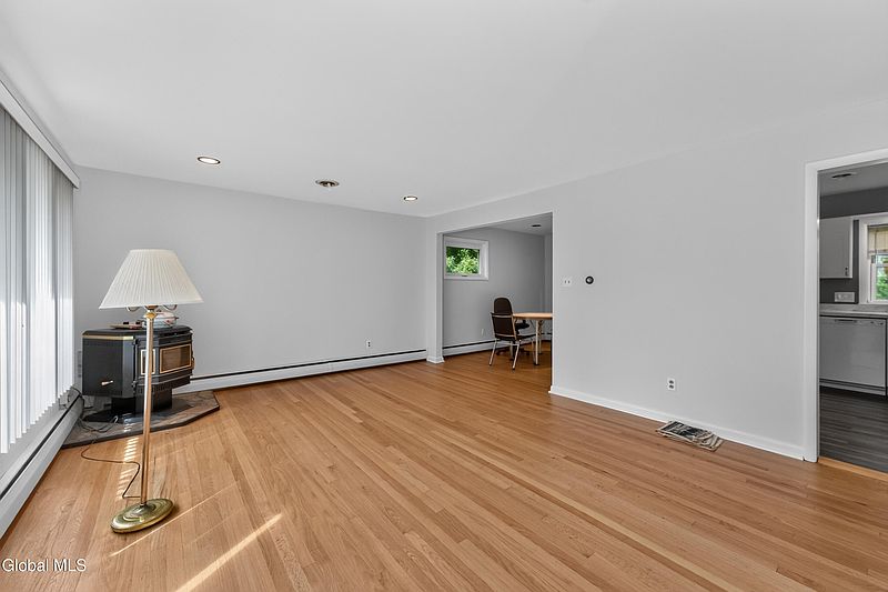 4th image of 121 Ramsey Place