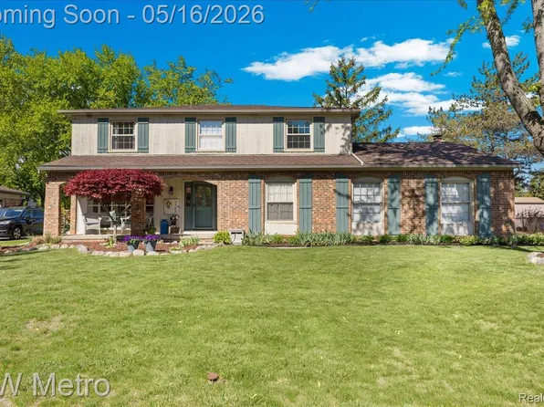 5757 Folkstone Dr, Troy, MI 48085