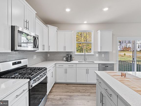 7th image of this home