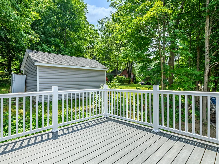470 Oakville Ave — Photo 37
