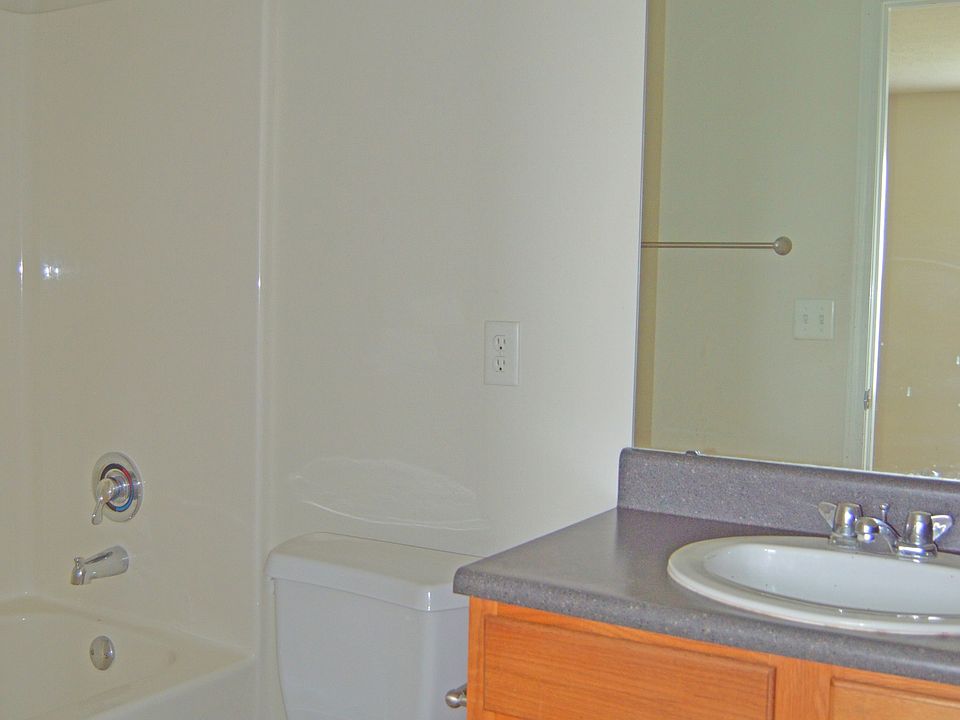 2nd image of 2901 Vineyards Pkwy APT 5