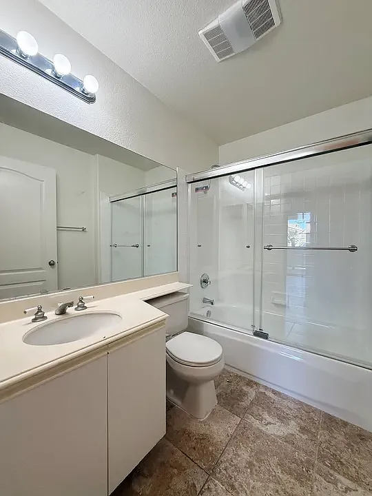 2 bed, 950 sqft, $1,350 — Photo 4