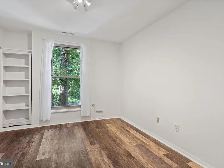 3326 Woodburn Village Dr #23 — Photo 10