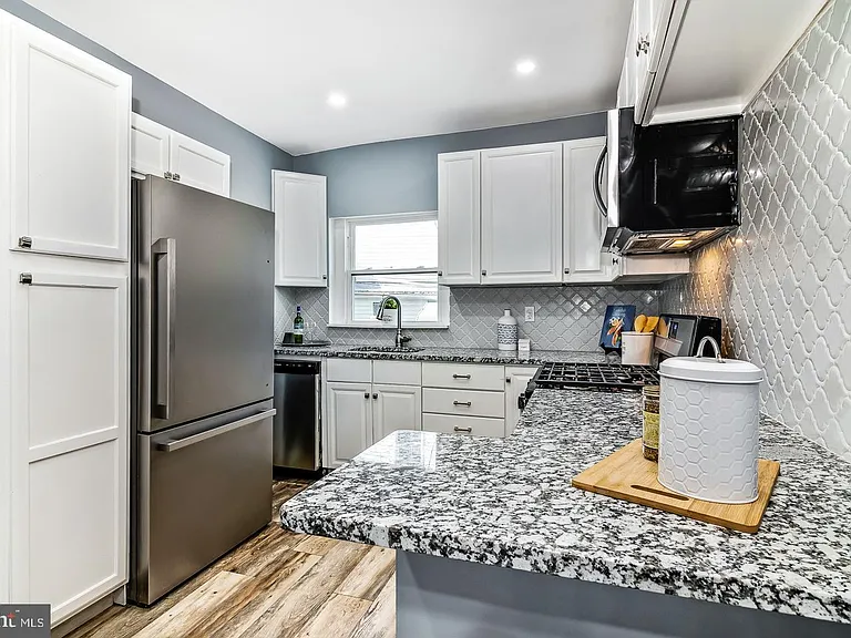 2420 S Lee St — Photo 22