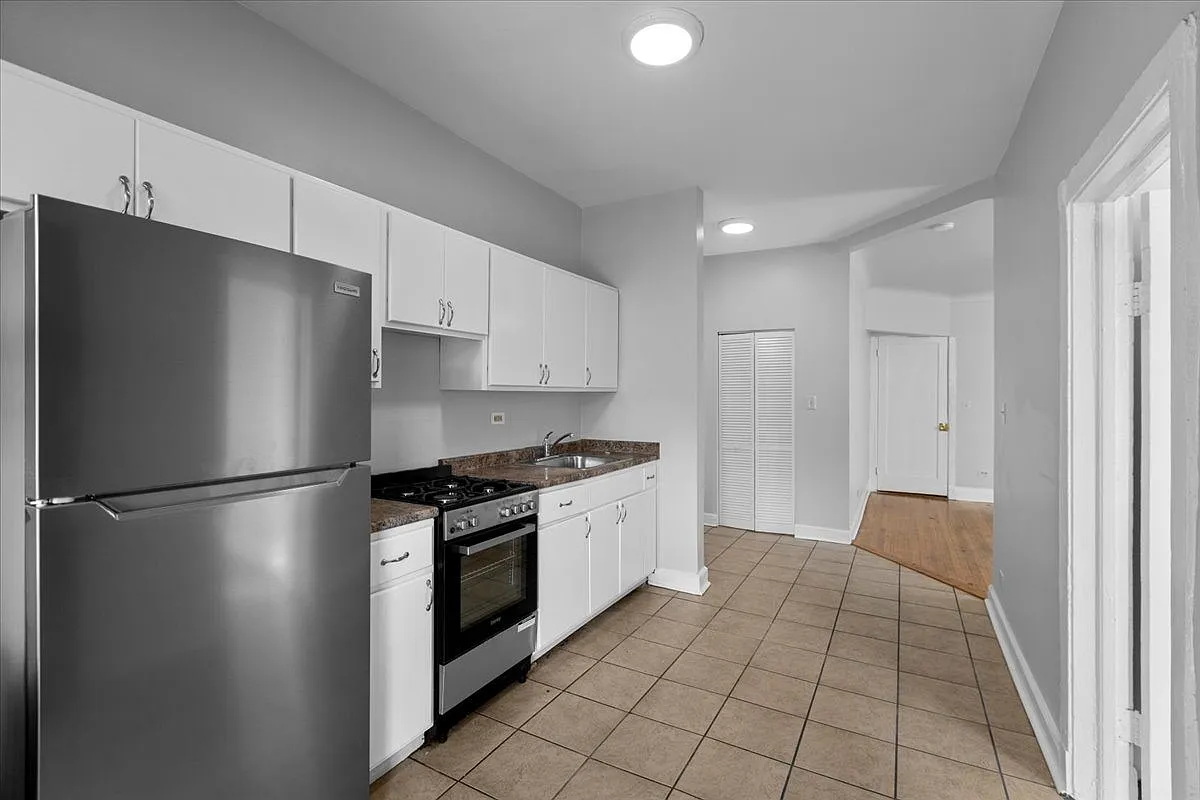 5018-20 S Blackstone — Photo 1