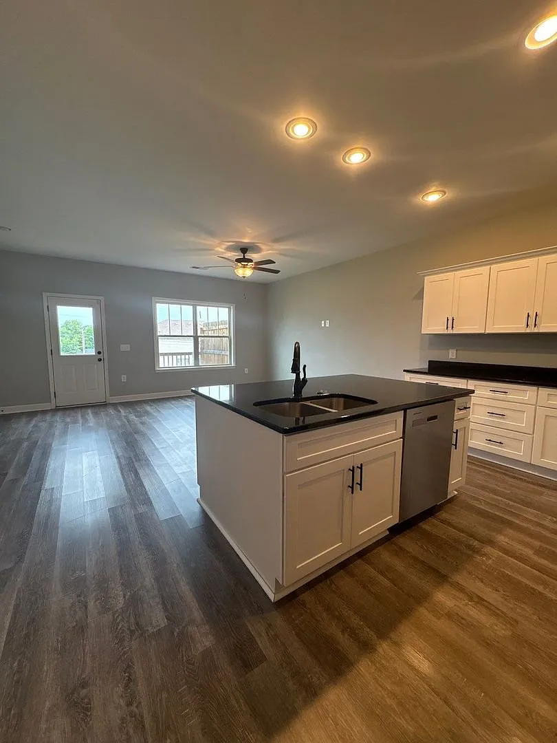 Beautifully Renovated 3BR/2.5BA! Spacious & Move In Ready! — Photo 3