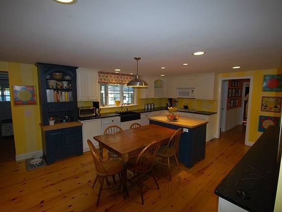 3rd image of 45 Bunker Hill Ln