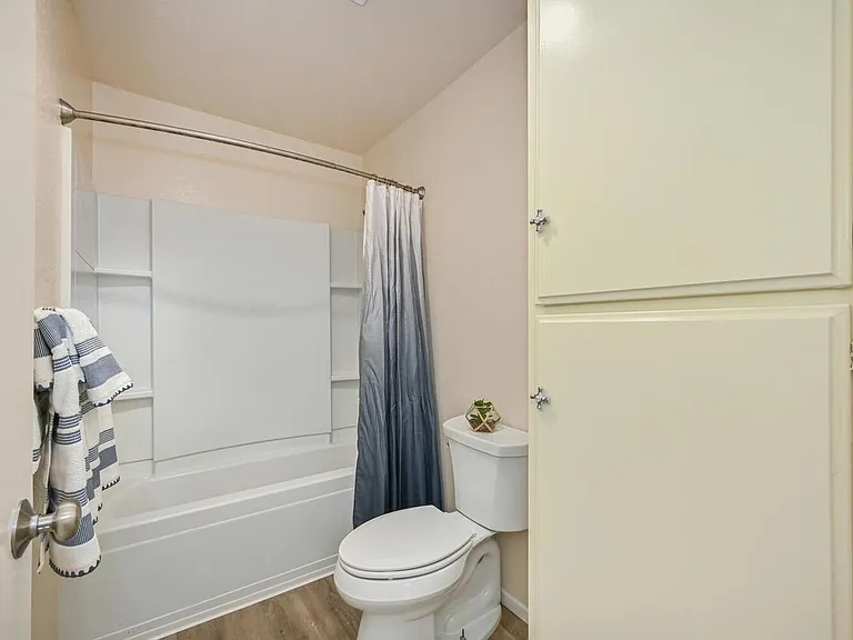 23732 Hillhurst Dr #27 — Photo 9