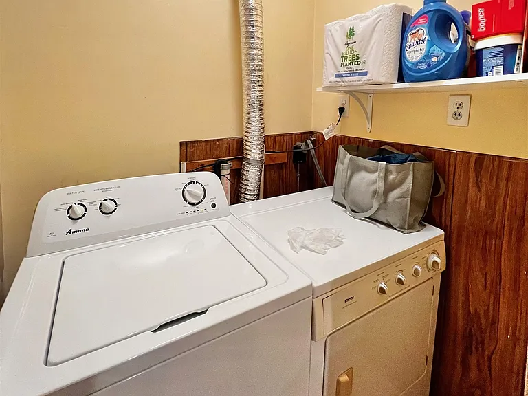 124 Willis Ave #1 — Photo 4