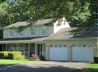 4 Wilshire Dr, Clifton Park, NY 12065