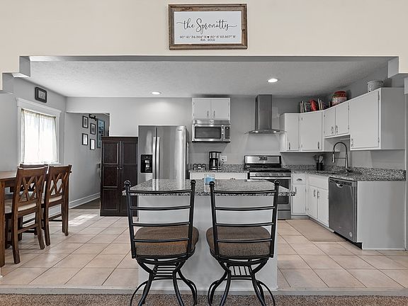 4th image of 57 Robinhood Dr
