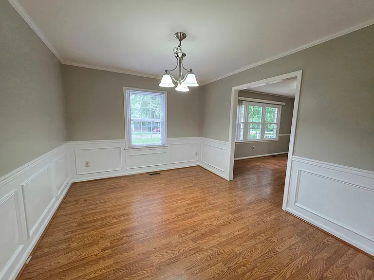 409 Rosewood Ln — Photo 8