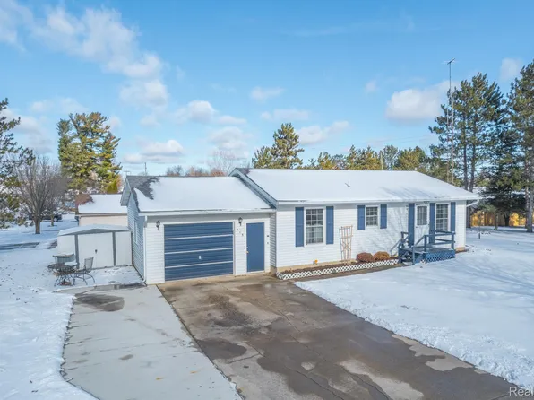 715 E Turner St, Mayville, MI 48744