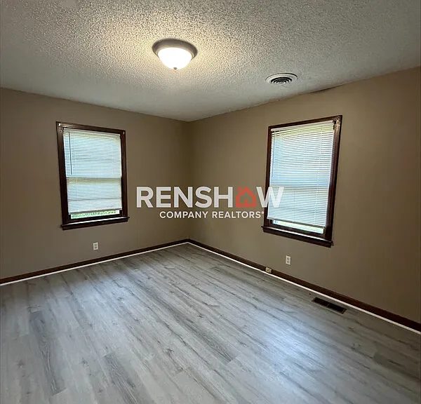 155 Moore Rd — Photo 10