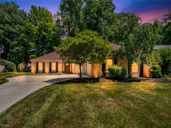 3159 Creekside Dr, Westlake, OH 44145