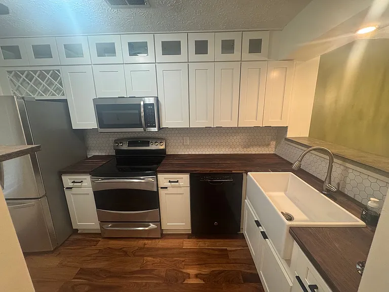 625 Shadywood Ln — Photo 10