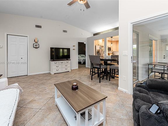 3rd image of 715 SE 22nd Ln