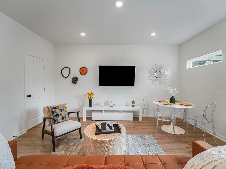 1205 Lomax Ave — Photo 3