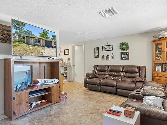 5th image of 7830 Sagebrush Dr