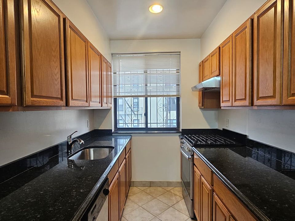 1st image of 3061 32nd St #1