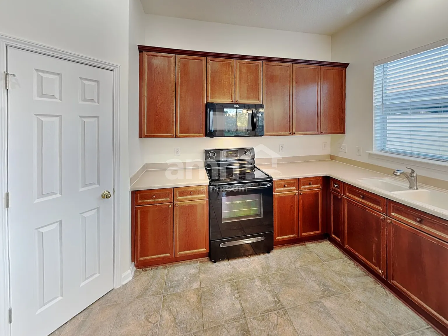 4 bed, 3.0 bath, 2892 sqft, $2,550 — Photo 3