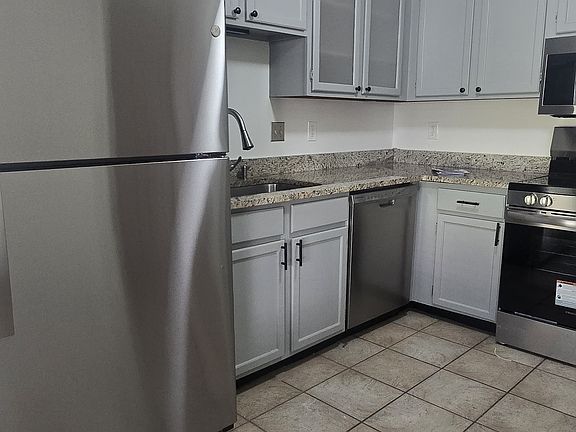 4th image of 1110 Jamestowne Trl