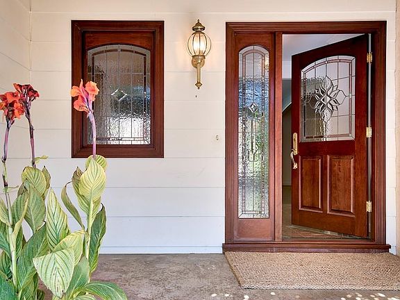 3rd image of 871 Tamarack Drive