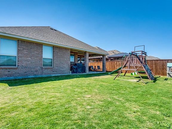 2nd image of 528 Retama Dr