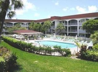 541 Blue Heron Dr APT 218, Hallandale, FL 33009