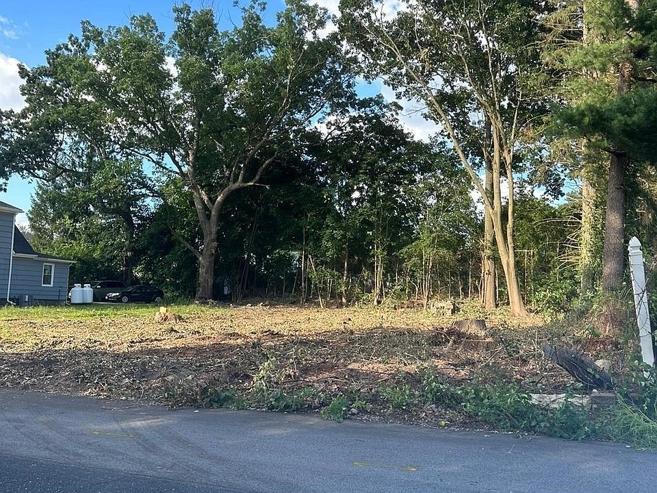 2nd image of 32 Stoughton Ave