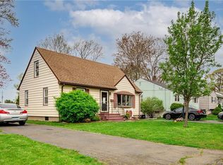 28 Mohawk Dr, West Haven, CT 06516