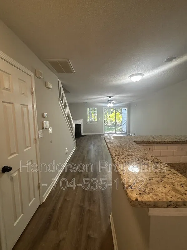 2 bed, 2.5 bath, 1526 sqft, $1,700 — Photo 4