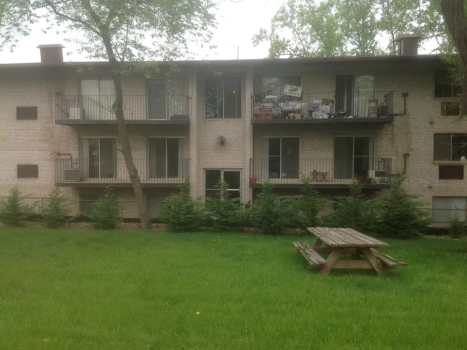 2025 N Lincoln St #102
