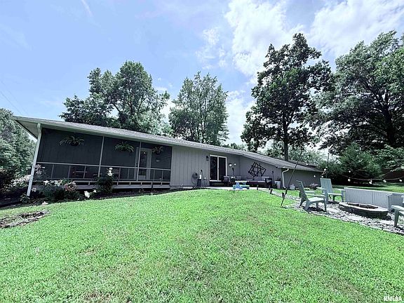 5th image of 15 Pine Ln