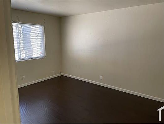 4th image of 991 Ravenscourt Ave