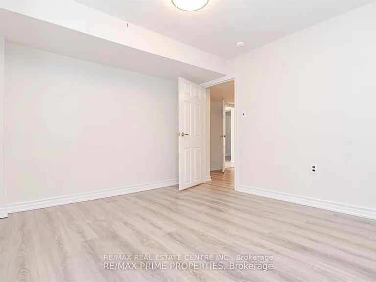 492 Pinegrove Rd — Photo 23