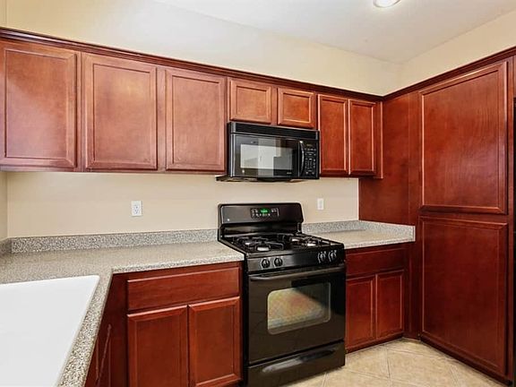 4th image of 929 Appaloosa Hills Ave
