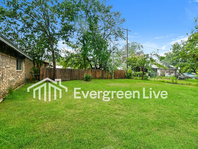 803 Catherine Ln — Photo 16
