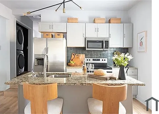 3 bed, 1728 sqft, $2,950 — Photo 3