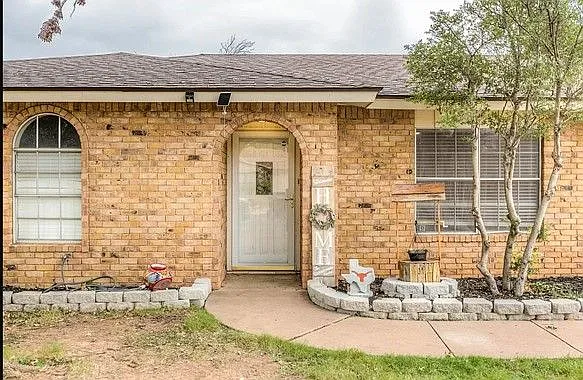 3814 Butterfield Rd — Photo 3