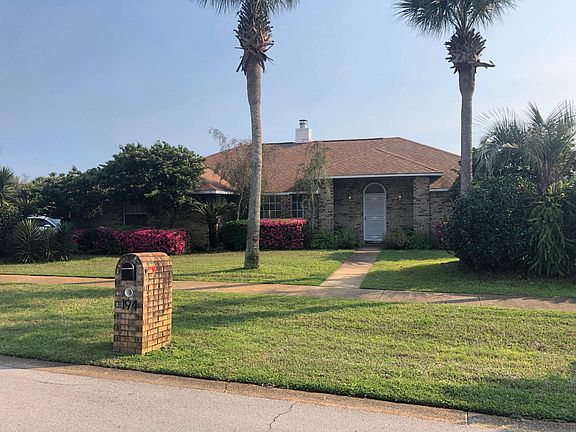 Corner lot, large front yard